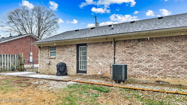 510 Jennymac Dr, Louisville, KY 40229