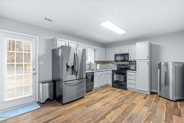 510 Jennymac Dr, Louisville, KY 40229