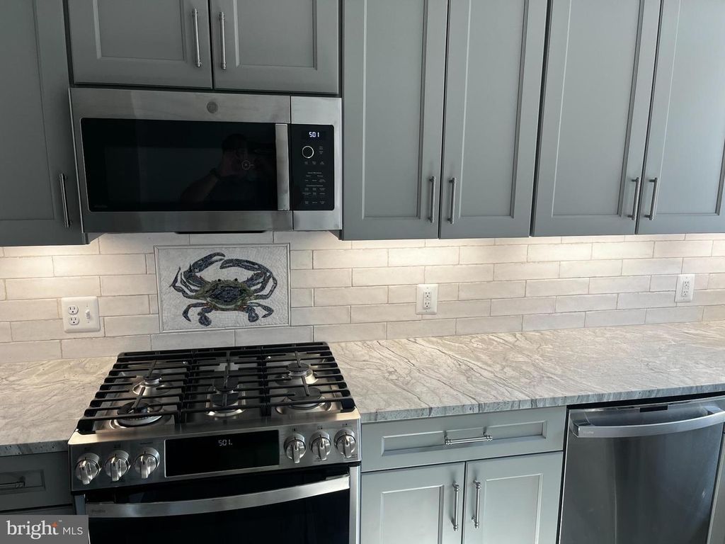 4 S EAST AVE, Baltimore, MD 21224