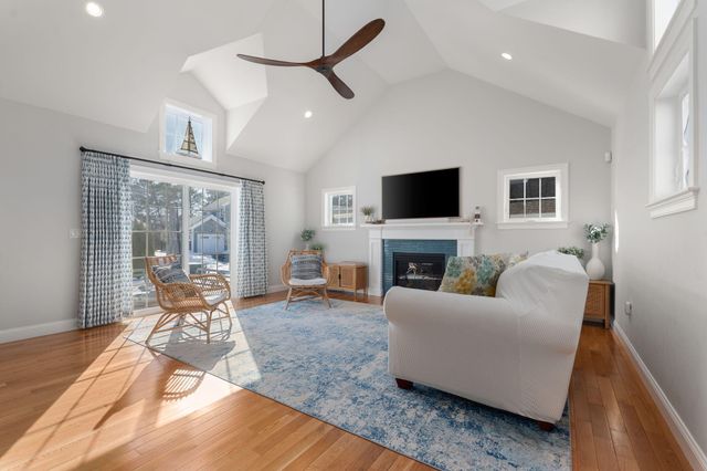 36 Rosewood Circle, Mashpee, MA 02649