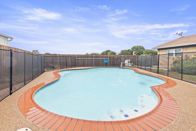 615 Bocowood Circle, Euless, TX 76039