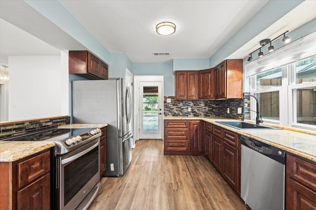 615 Bocowood Circle, Euless, TX 76039
