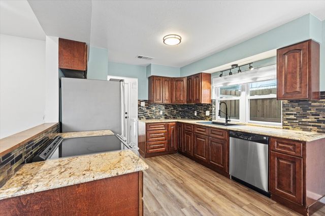 615 Bocowood Circle, Euless, TX 76039