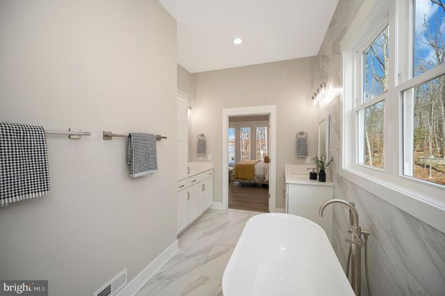 2 OLD HOUSE, Bumpass, VA 23024