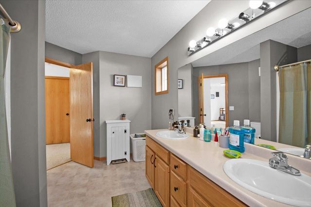 10469 64th Way, Albertville, MN 55301