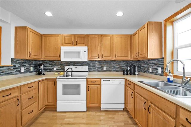 10469 64th Way, Albertville, MN 55301