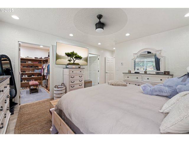 1935 17TH St, North Bend, OR 97459