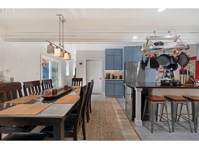 1935 17TH St, North Bend, OR 97459