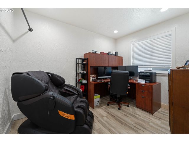 1935 17TH St, North Bend, OR 97459