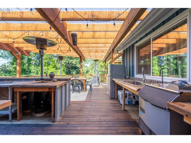 1935 17TH St, North Bend, OR 97459