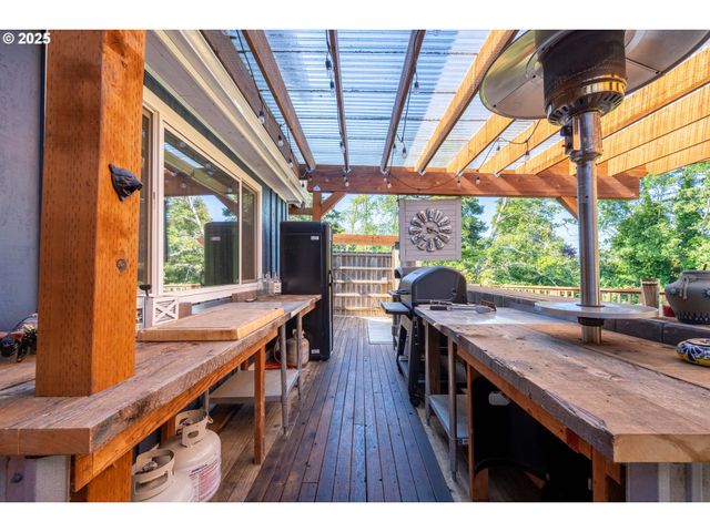 1935 17TH St, North Bend, OR 97459