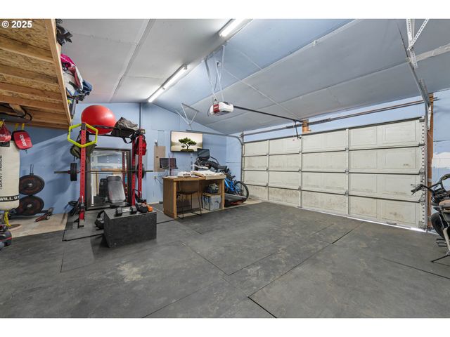 1935 17TH St, North Bend, OR 97459