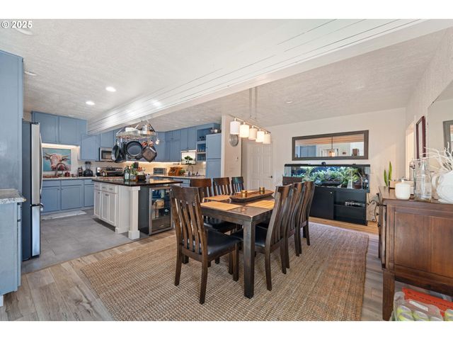 1935 17TH St, North Bend, OR 97459