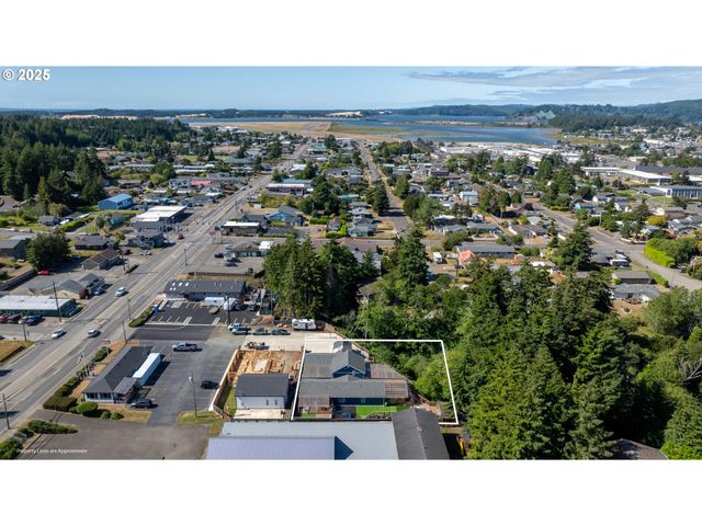 1935 17TH St, North Bend, OR 97459