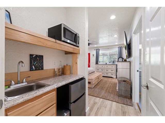 1935 17TH St, North Bend, OR 97459