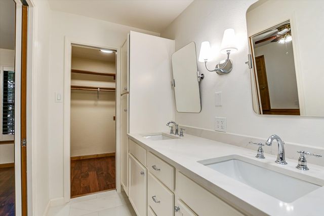 11210 Deadoak LN, Austin, TX 78759