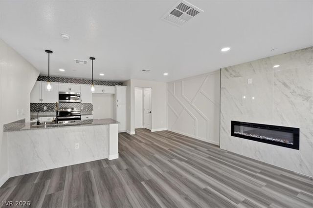 6811 Sage Gold Court, North Las Vegas, NV 89086