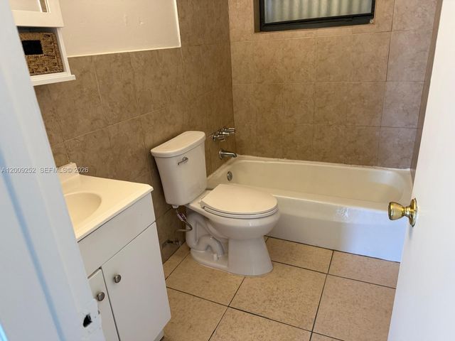 728 SW 7th St 1-2, Hallandale Beach, FL 33009