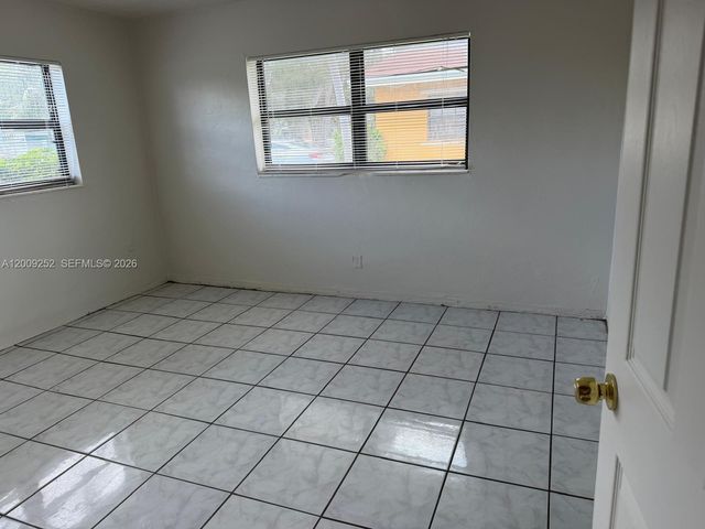728 SW 7th St 1-2, Hallandale Beach, FL 33009