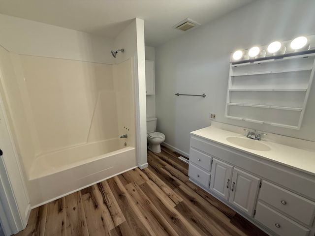 236 W Nelson Street, Hastings, MI 49058