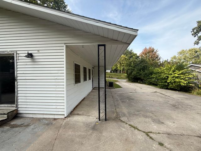 236 W Nelson Street, Hastings, MI 49058