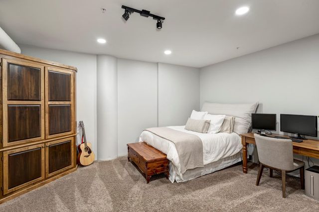 1025 S Shepherd Drive 305, Houston, TX 77019