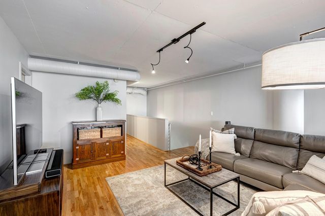 1025 S Shepherd Drive 305, Houston, TX 77019