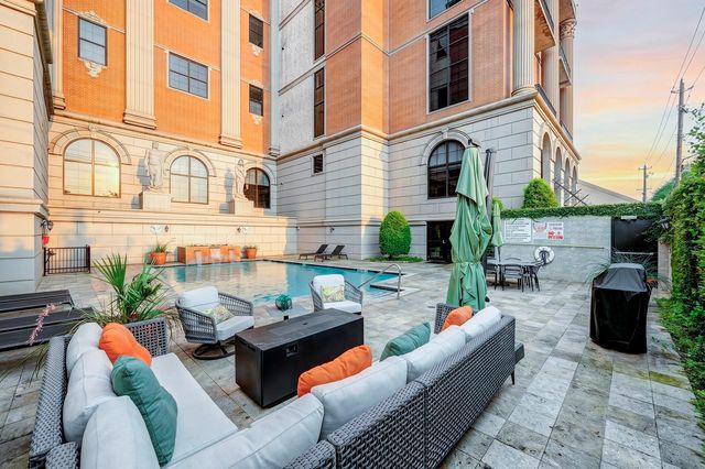 1025 S Shepherd Drive 305, Houston, TX 77019