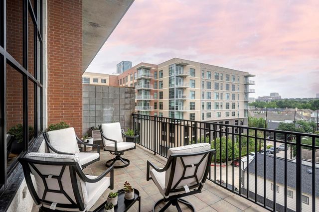 1025 S Shepherd Drive 305, Houston, TX 77019