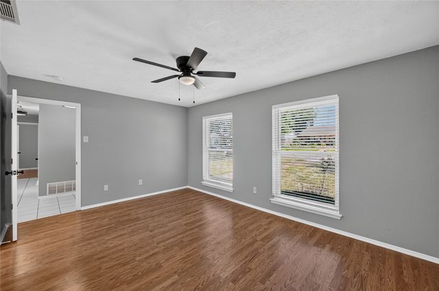 2760 Hollandale Lane, Farmers Branch, TX 75234