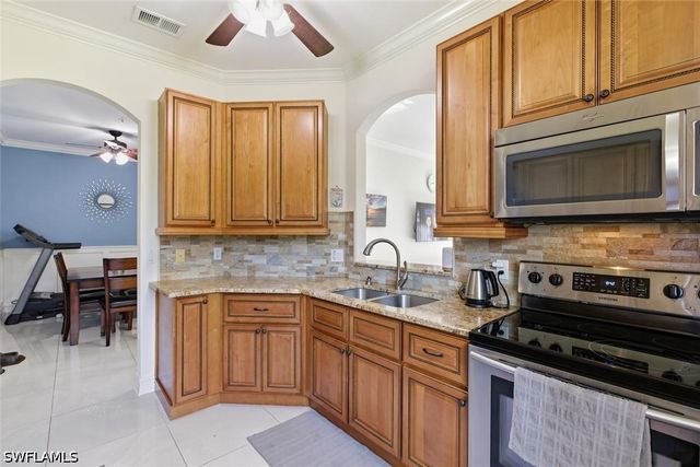 14165 Winchester CT 204, Naples, FL 34114