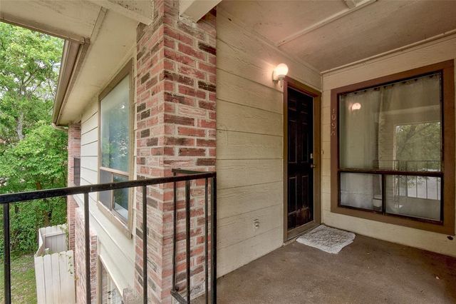 1705 Crossing PL A109, Austin, TX 78741