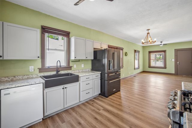 3220 SW 13th Street, Des Moines, IA 50321