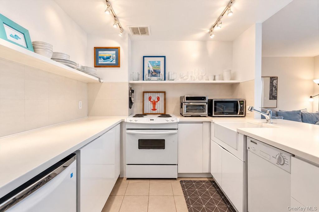 100 W Broadway 4N, Long Beach, NY 11561 — photo 4