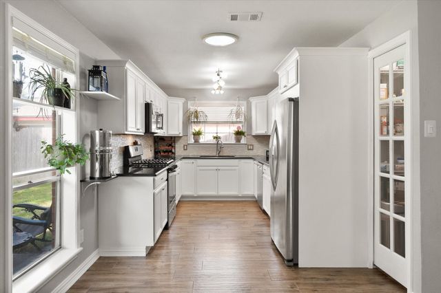 3012 Lisa Lane, Arlington, TX 76013