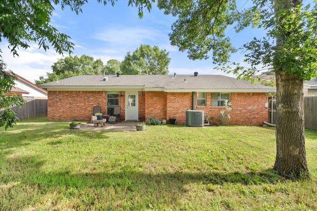 3012 Lisa Lane, Arlington, TX 76013