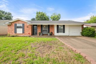 3012 Lisa Lane, Arlington, TX 76013