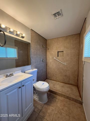 1840 E CLARENDON Avenue, Phoenix, AZ 85016