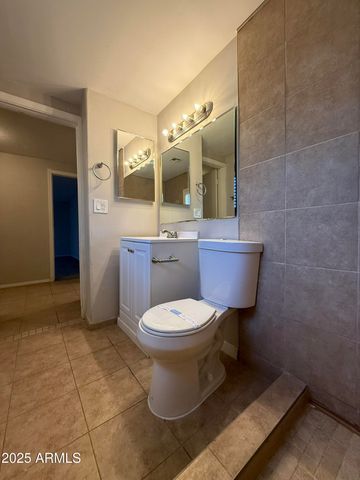 1840 E CLARENDON Avenue, Phoenix, AZ 85016