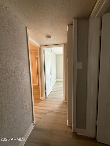 1840 E CLARENDON Avenue, Phoenix, AZ 85016