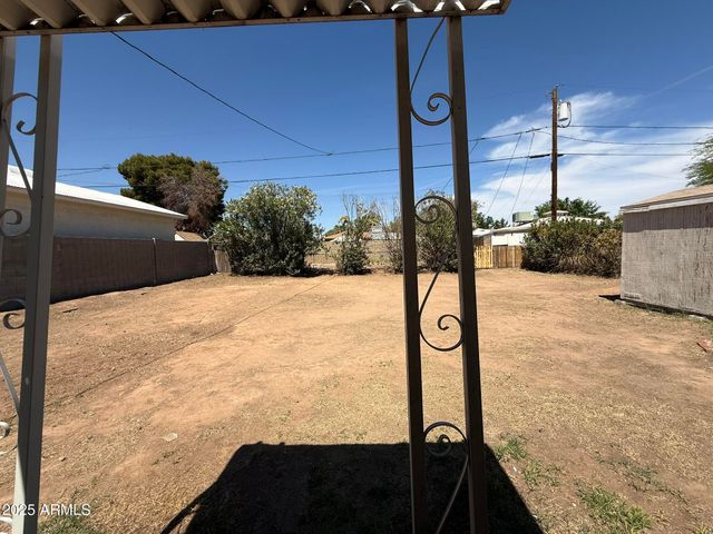 1840 E CLARENDON Avenue, Phoenix, AZ 85016