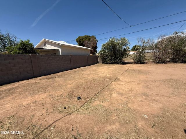1840 E CLARENDON Avenue, Phoenix, AZ 85016
