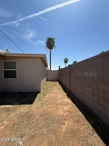 1840 E CLARENDON Avenue, Phoenix, AZ 85016
