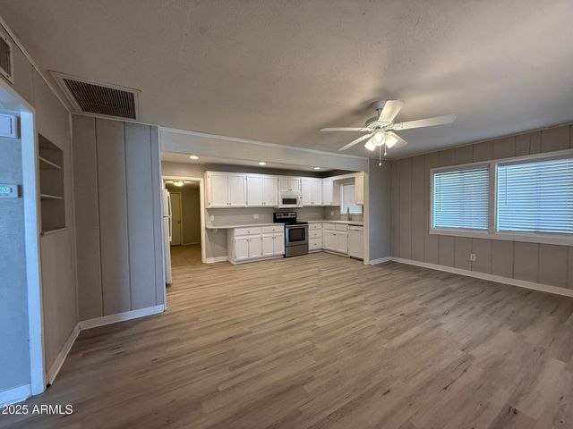 1840 E CLARENDON Avenue, Phoenix, AZ 85016