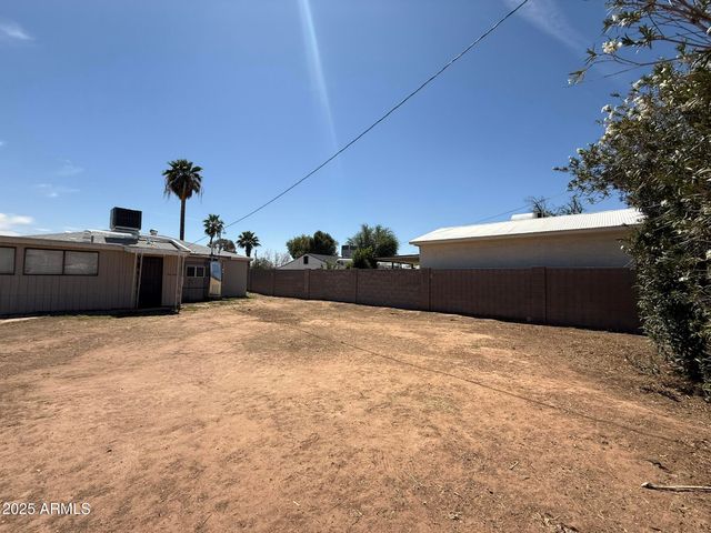 1840 E CLARENDON Avenue, Phoenix, AZ 85016