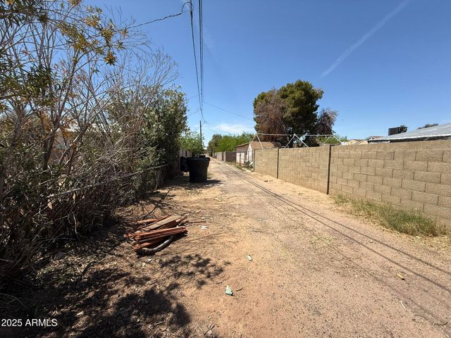 1840 E CLARENDON Avenue, Phoenix, AZ 85016