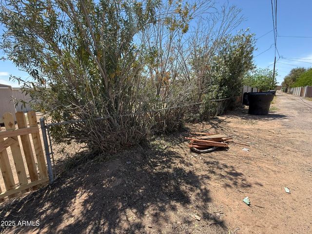 1840 E CLARENDON Avenue, Phoenix, AZ 85016