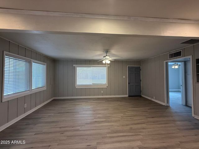 1840 E CLARENDON Avenue, Phoenix, AZ 85016