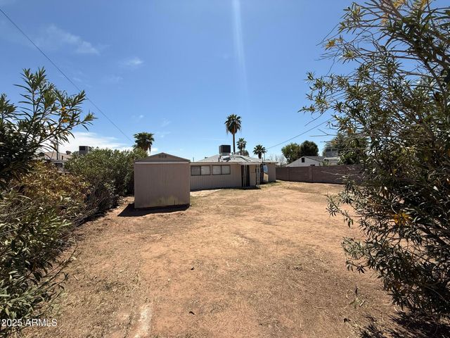 1840 E CLARENDON Avenue, Phoenix, AZ 85016