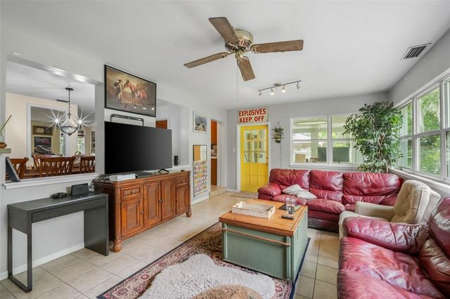2034 NW 8TH PLACE, Gainesville, FL 32603